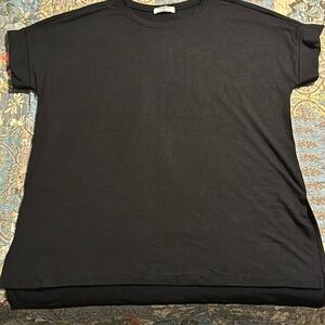 NWOT Zenana Split Hem T-Shirt